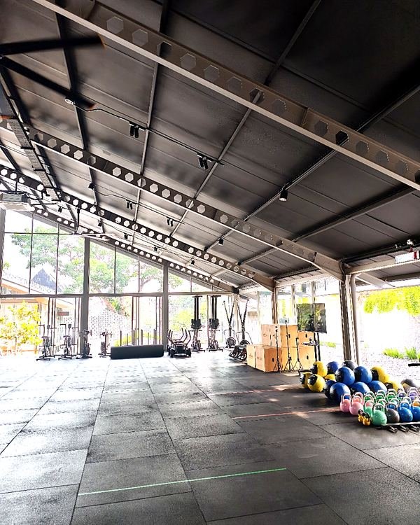 Area latihan di gym MOVA ACTIVE