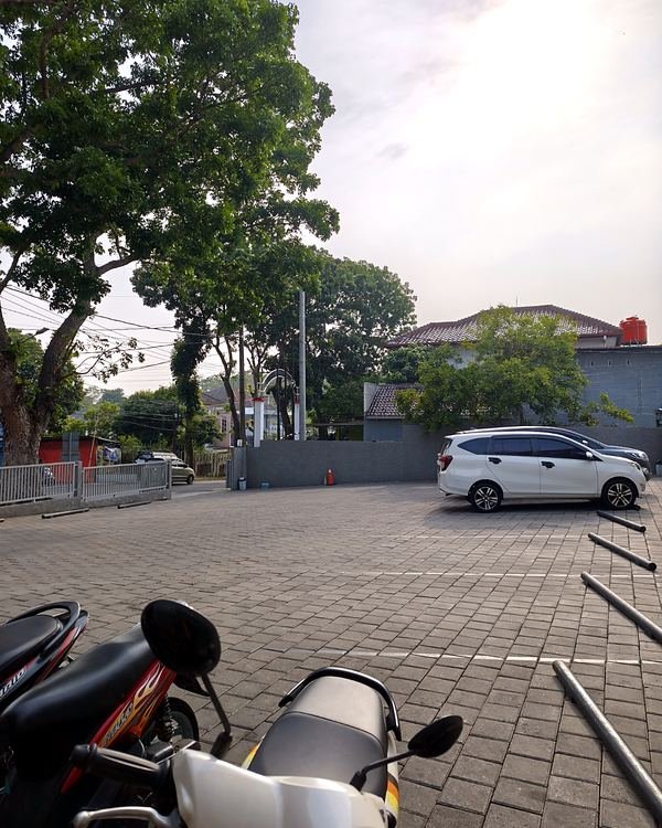Area parkir mobil