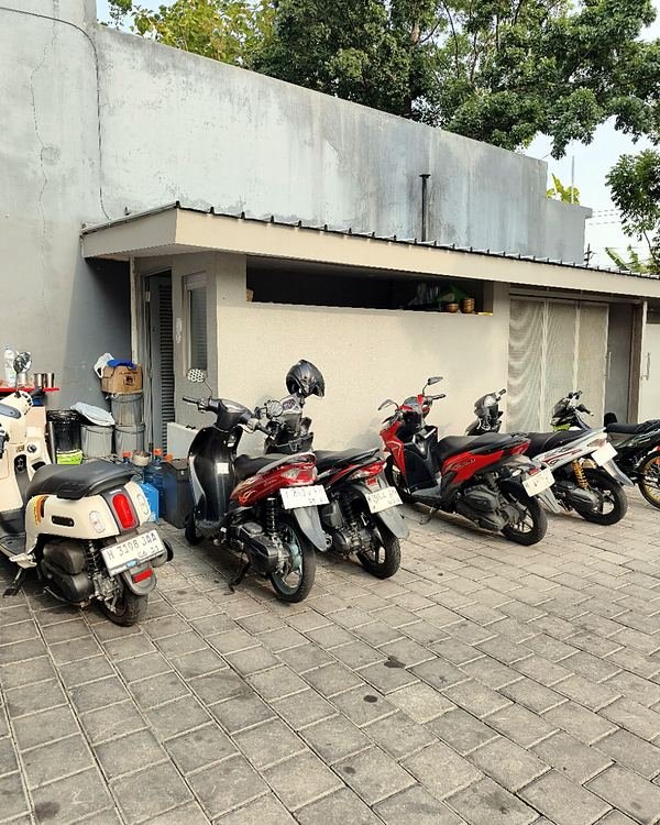 Area parkir motor