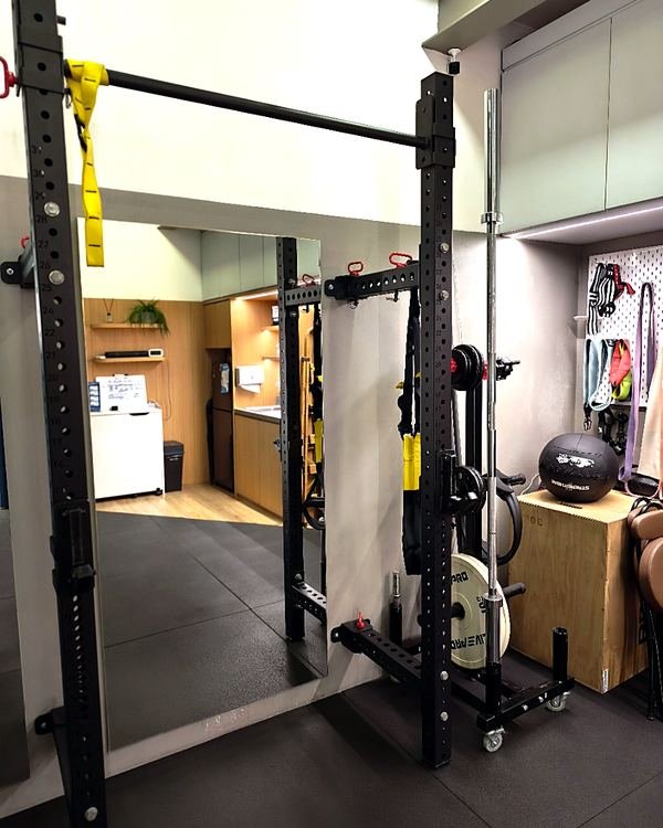 Wall rack & barbell lantai 1